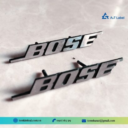 tem loa Bose bằng chất liệu nhôm phay xước