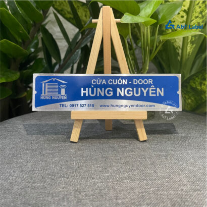 Tem cửa cuốn làm bằng chất liệu nhôm
